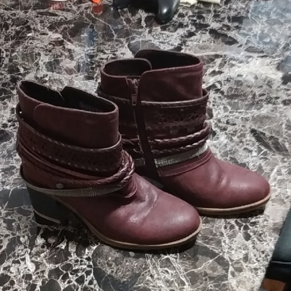 Burgandy Ankle Boots with Straps and Rounded Toe